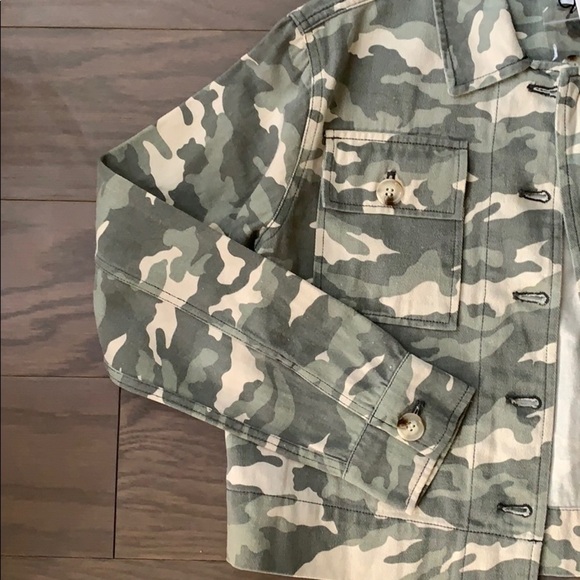 John + Jenn Camo Cropped Jean Denim Jacket - xs - Picture 5 of 8